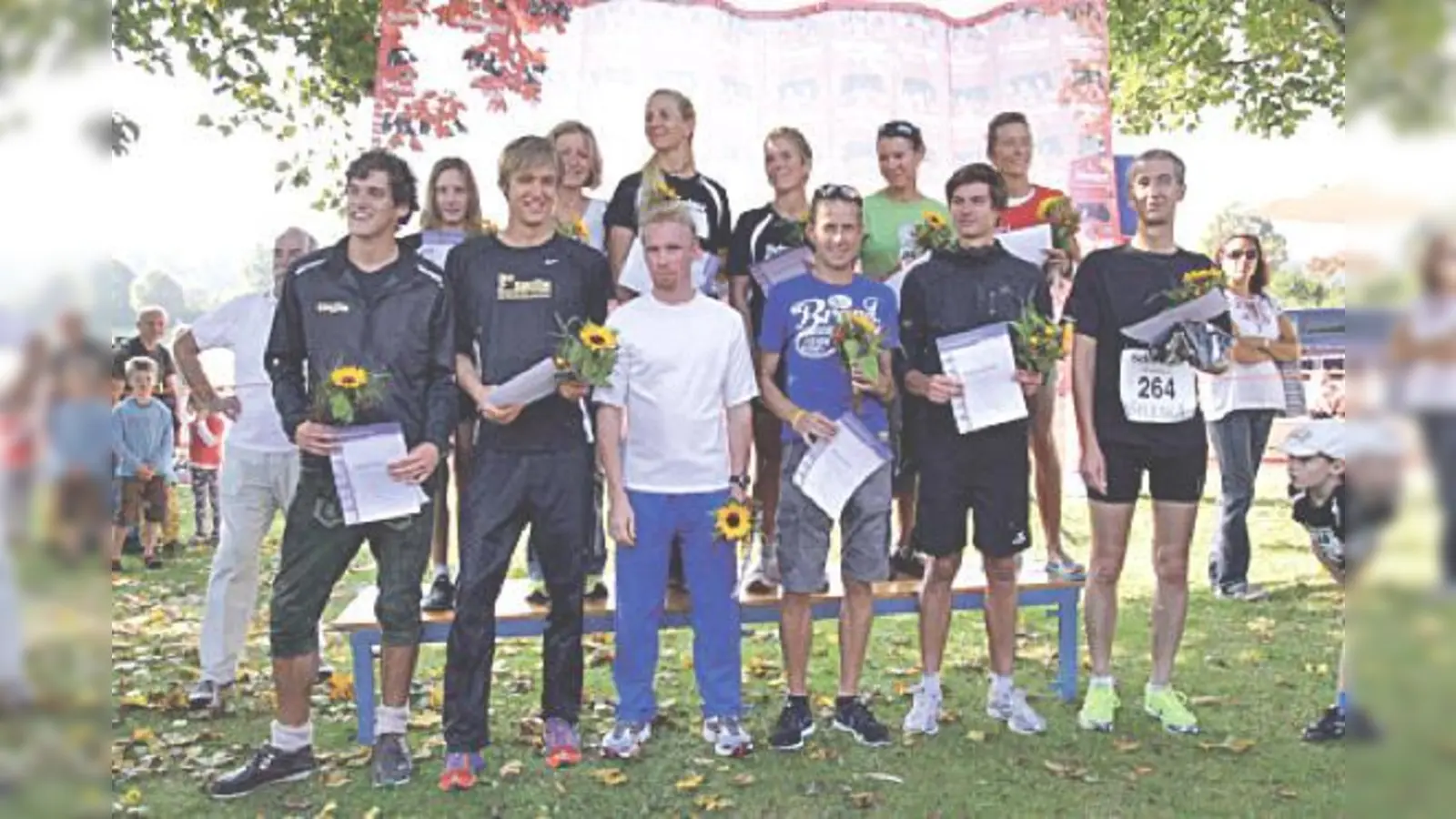 Die Siegerinnen und Sieger des 10 km Hauptlaufs. Die Wetterbedingungen waren ideal.	  (Foto: VA)