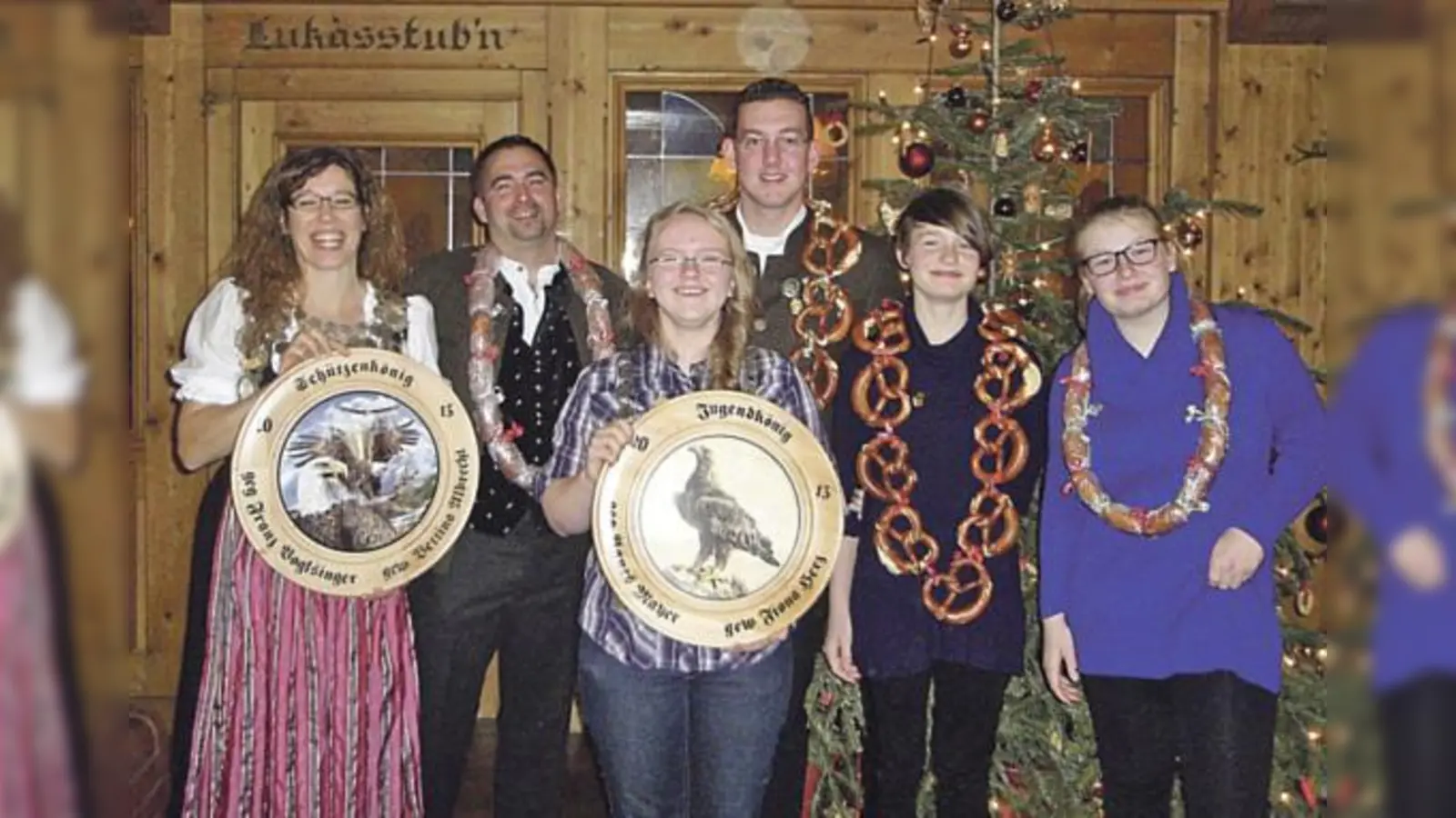 Die strahlenden Gewinner v.l.: Bettina Albrecht, Bernhard Bauer, Fiona Herz, Roman Voglsinger, Johanna Mayer und Agnes Mayer.	 (Foto: privat)
