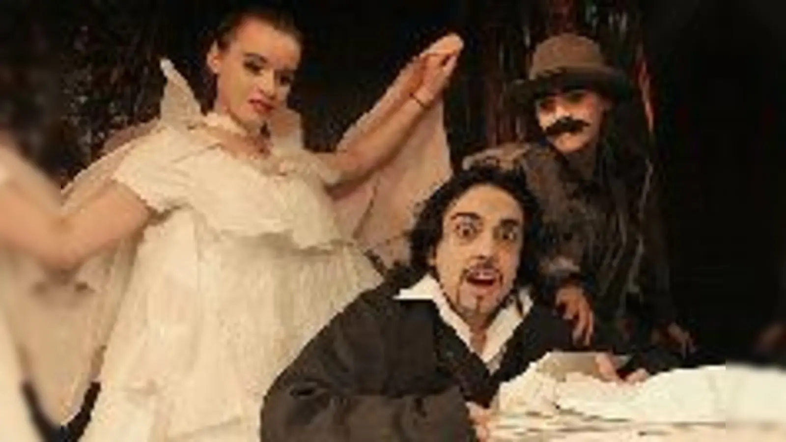 Der geizige Scrooge wird an Weihnachten von Geistern geplagt.  (Foto: Festspielhaus)