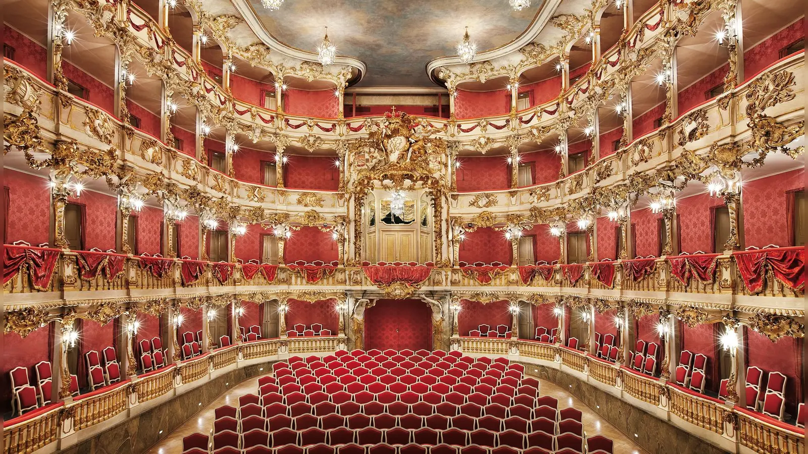 Das Cuvilliés-Theater in der Residenz München ist ein Meisterwerk des süddeutschen Rokoko und ein einzigartiges Gesamtkunstwerk. (Foto: Bayerische Schlösserverwaltung, Philipp Mansmann)
