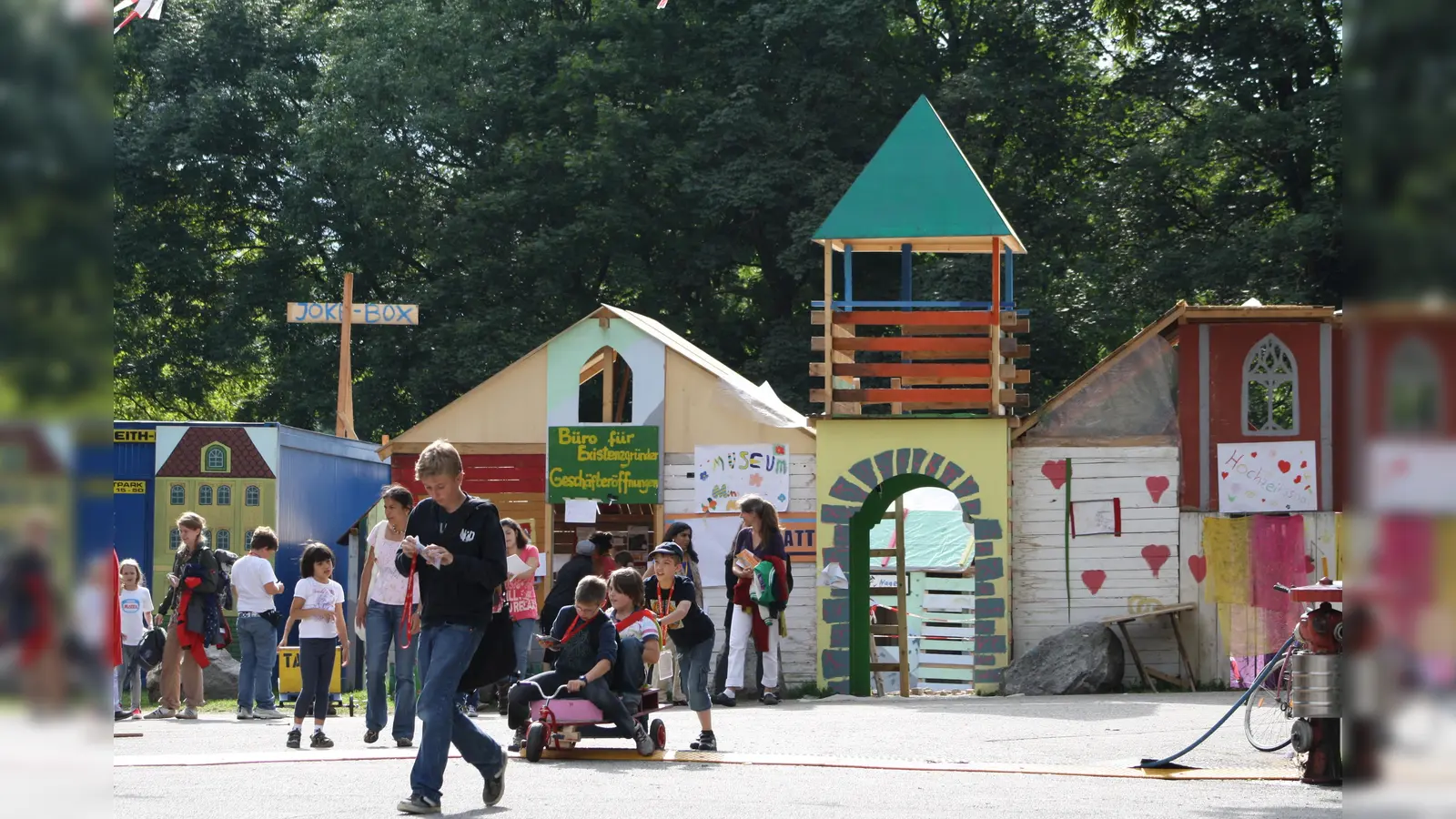 Eine Stadt von Kindern für Kinder, das ist Mini-München, die Ferienaktion der Stadt München, die heuer ihren 40. Geburtstag feiert. (Foto: MiniMünchen)