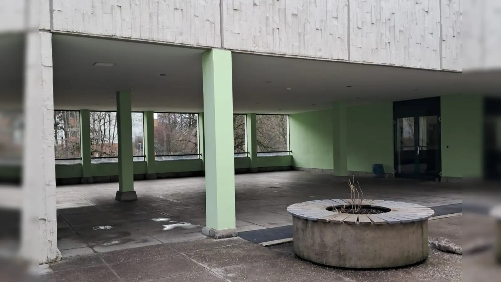 Der Eingang zum Pfarrzentrum St. Lukas ist neutral gehalten. (Foto: Huppertz)