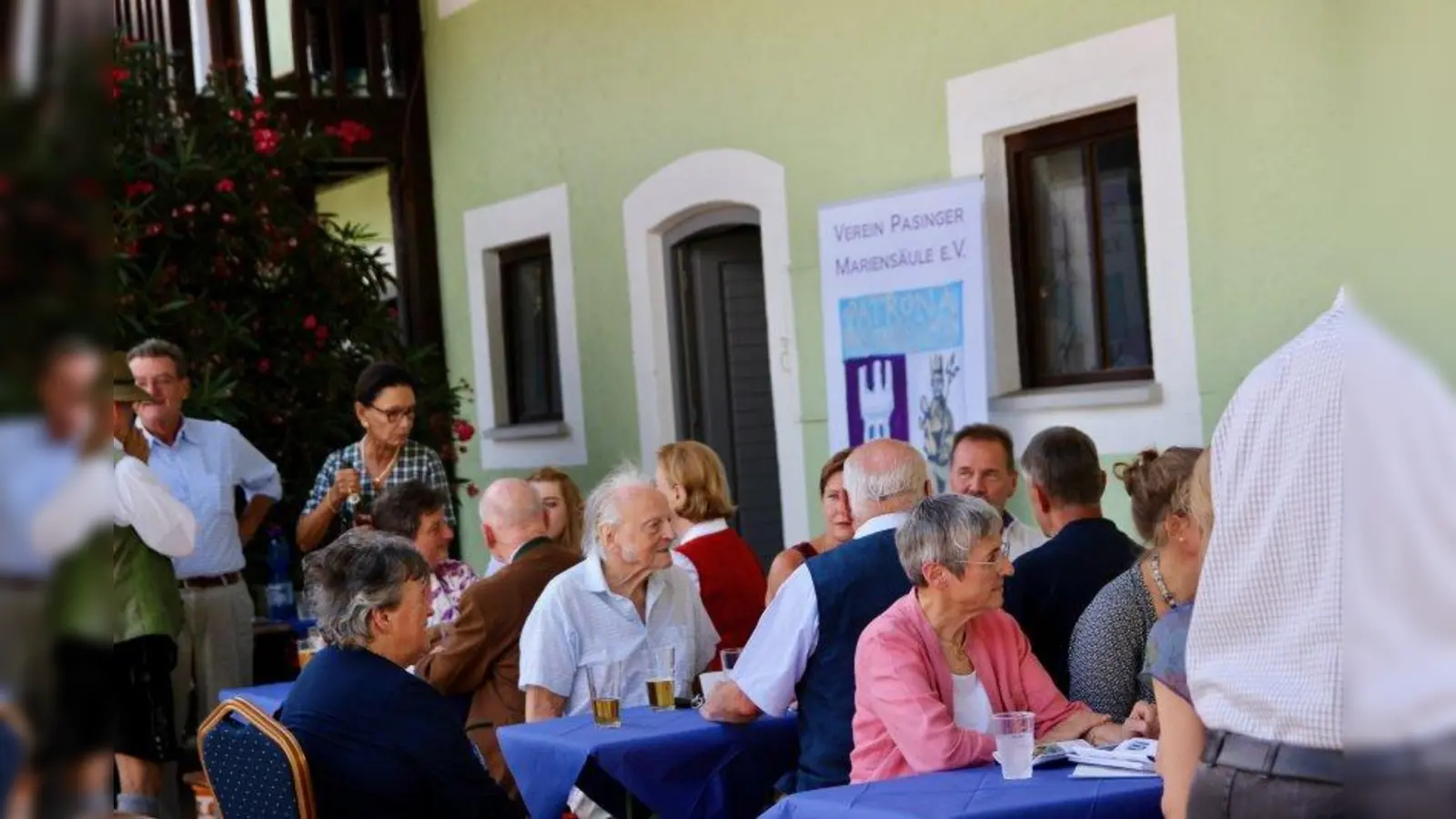 Lebendige Kunst- und Kulturgemeinde im Münchner Westen: das Sommerfest des Vereins Pasinger Mariensäule e.V. mit Preisträgern, Kunst- und Kulturschaffenden und Ehrennadelträger des Vereins. (Foto: us)