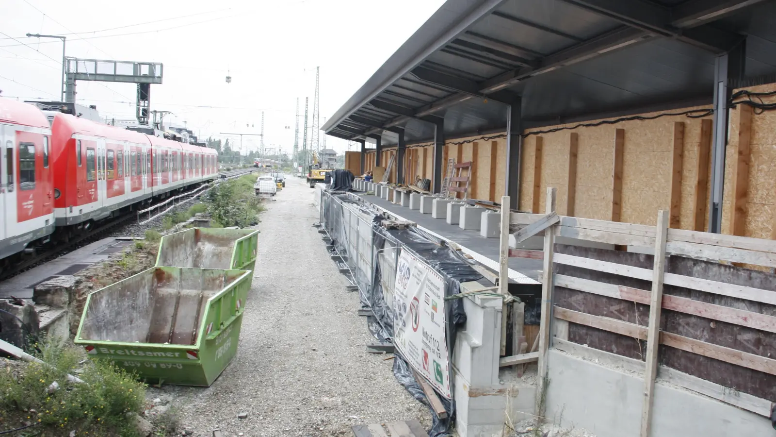 Noch fahren die S-Bahnen stadtauswärts vom Gleis links ab, in Kürze werden sie das stattdessen vom neuen Bahnsteig (rechts) tun. (Foto: job)
