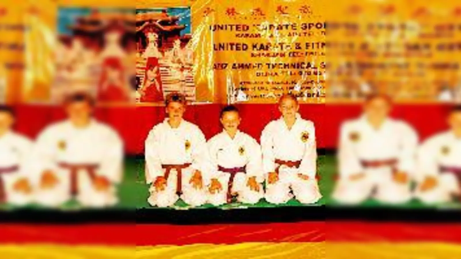 Christine (l.) u. Annette Böhmer (r.) freuten sich mit Geraldine Rodschinka über den großen Erfolg. 	 (Foto: Privat)