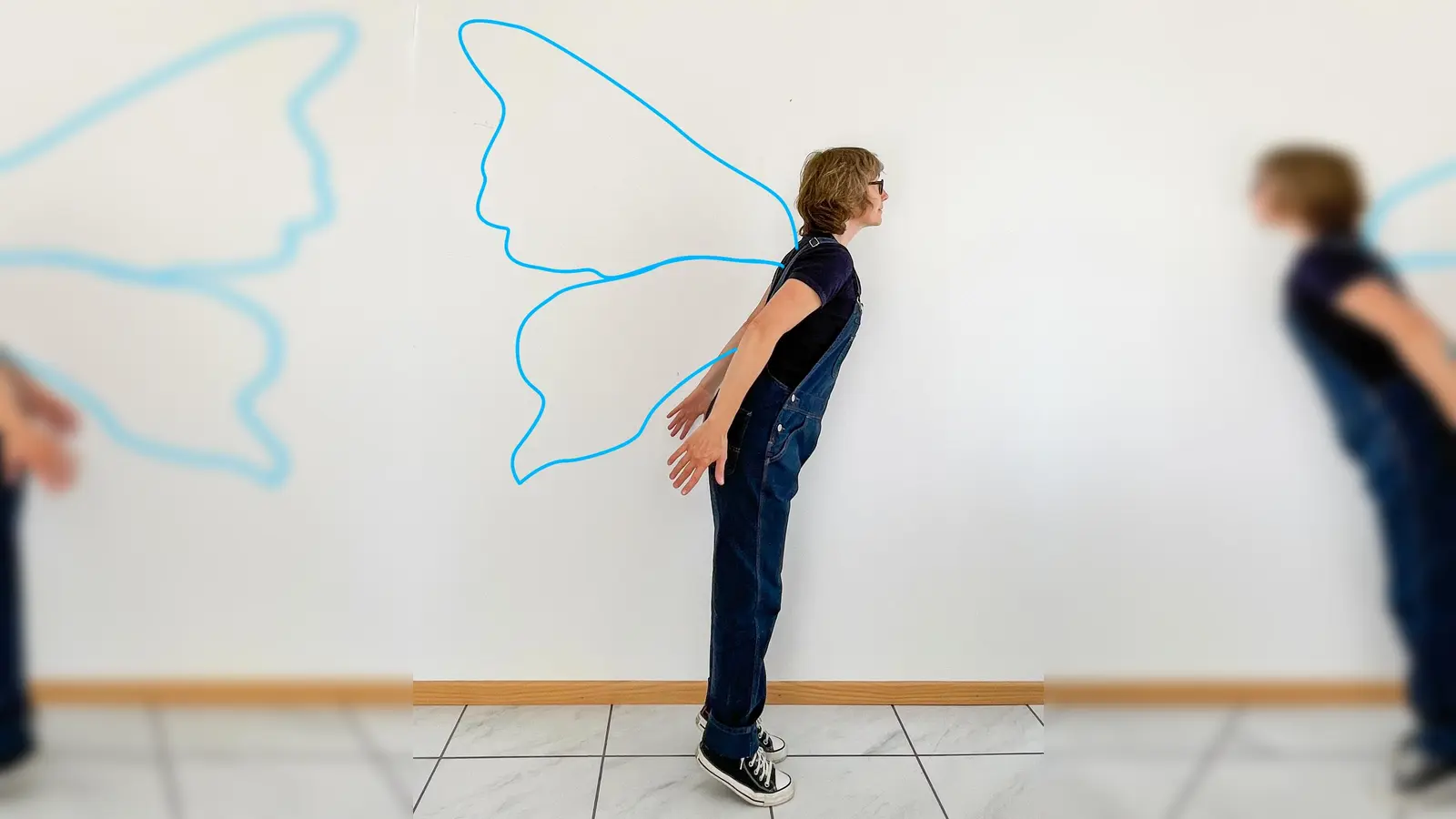 Die Künstlerin Natalja Herdt mit Flügeln. (Foto: Herdt)