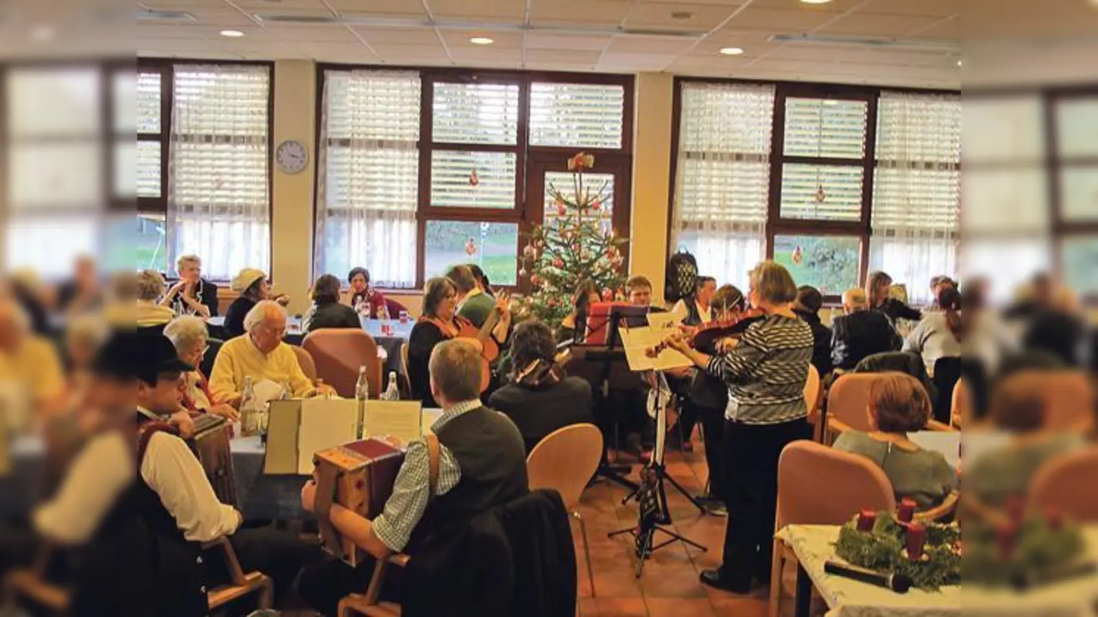 Auch heuer wieder bei »Weihnachten für Einsame« die Stubnmusik mit Hermann und den Harthauser Ziacherer zu Gast. 	 (Foto: privat)