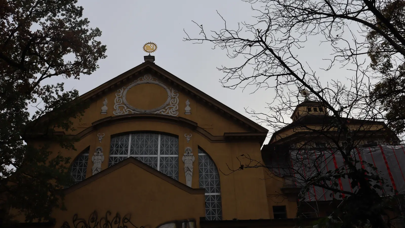 Die Sanierung von Bädern, wie hier dem Müller'schen Volksbad, belastet die Finanzen der Stadtwerke. Daneben gibt es noch weitere wichtige Gründe, warum der Eintrittspreis für die SWM-Bäder im kommenden Jahr erhöht wird.  (Foto: mha)