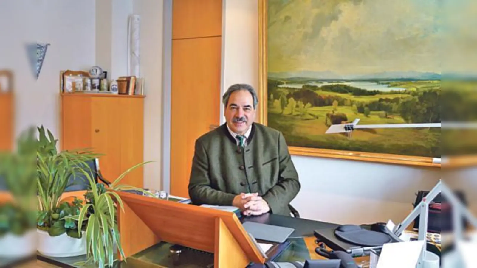 Bürgermeister Josef Höß (CSU) verabschiedet sich nach 30 Jahren Kommunal-politik in den wohlverdienten Ruhestand.	 (Foto: hw)