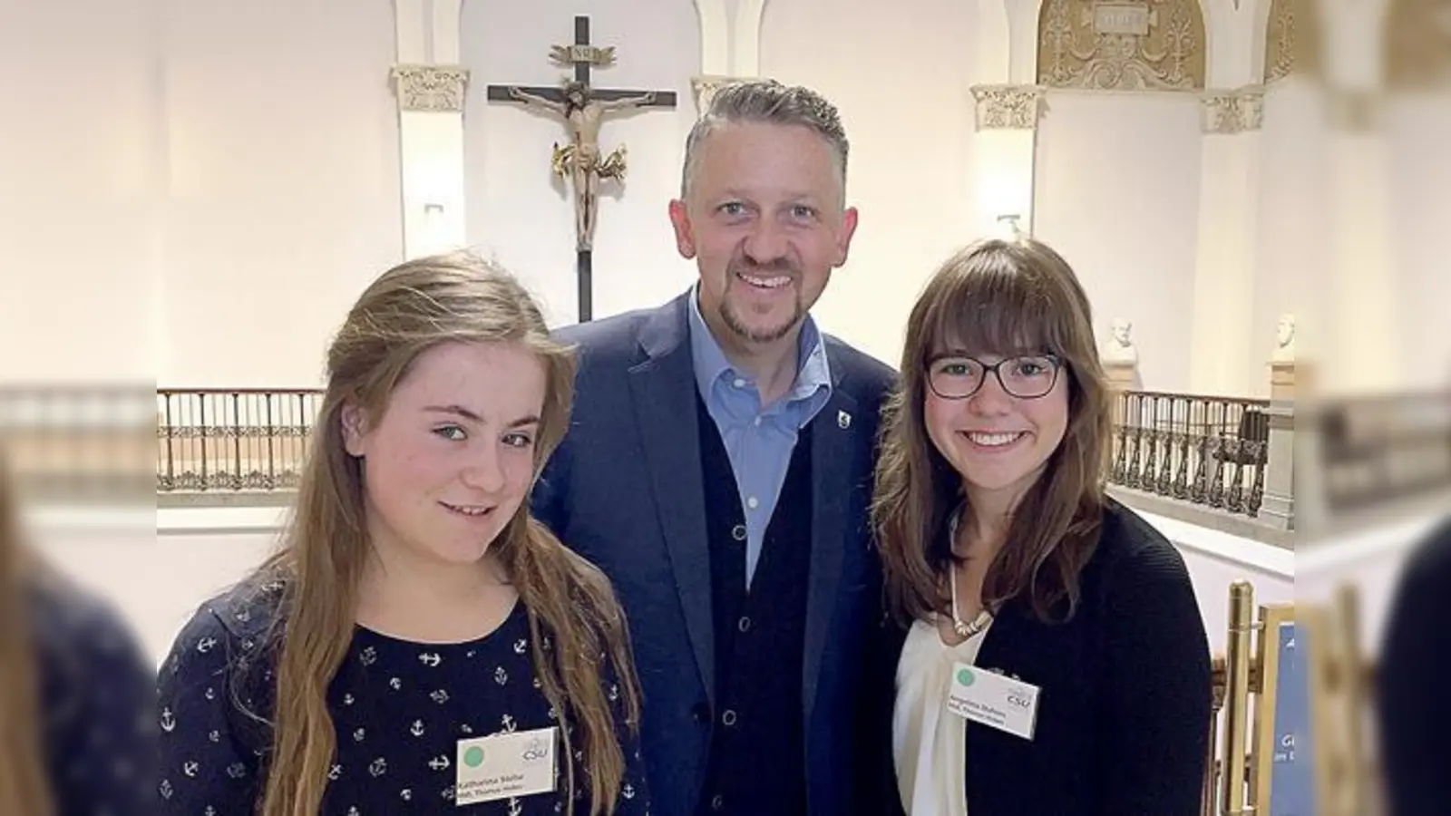 Katharina Stelse und Angelina Dahms (v. li.) mit dem Landtagsabgeordneten Thomas Huber.	 (Foto: MdL)