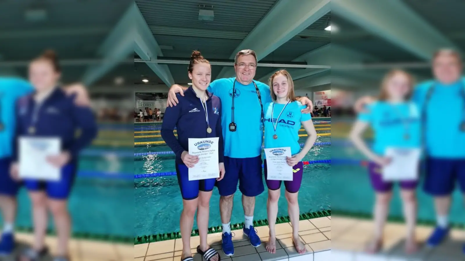 Hervorragende Leistung: Amelie Zachenhuber (li.) holte Gold, Eileen Molas Huerta (re.) Bronze auf der 400 Meter Lagen Distanz. Headcoach des SC Prinz Eugen, Elli (Mitte), zeigte sich stolz über die Leistungen seiner  (Schwimmer.Foto: Verein)