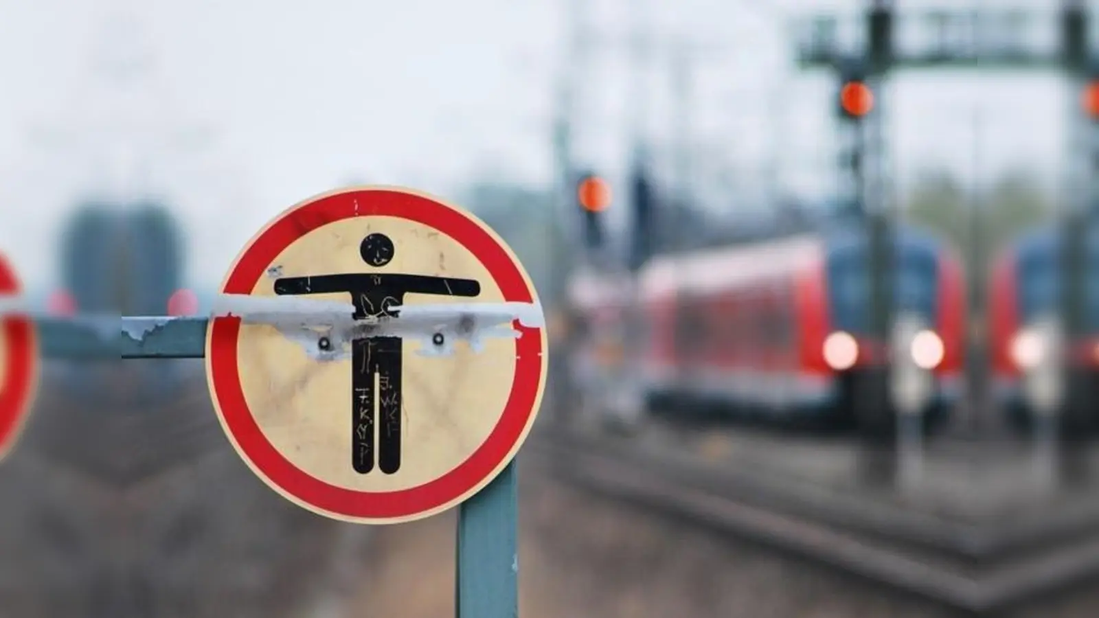 Die Gleisanlagen zu betreten, ist aus gutem Grund verboten: Es ist lebensgefährlich. (Foto: Bundespolizei)