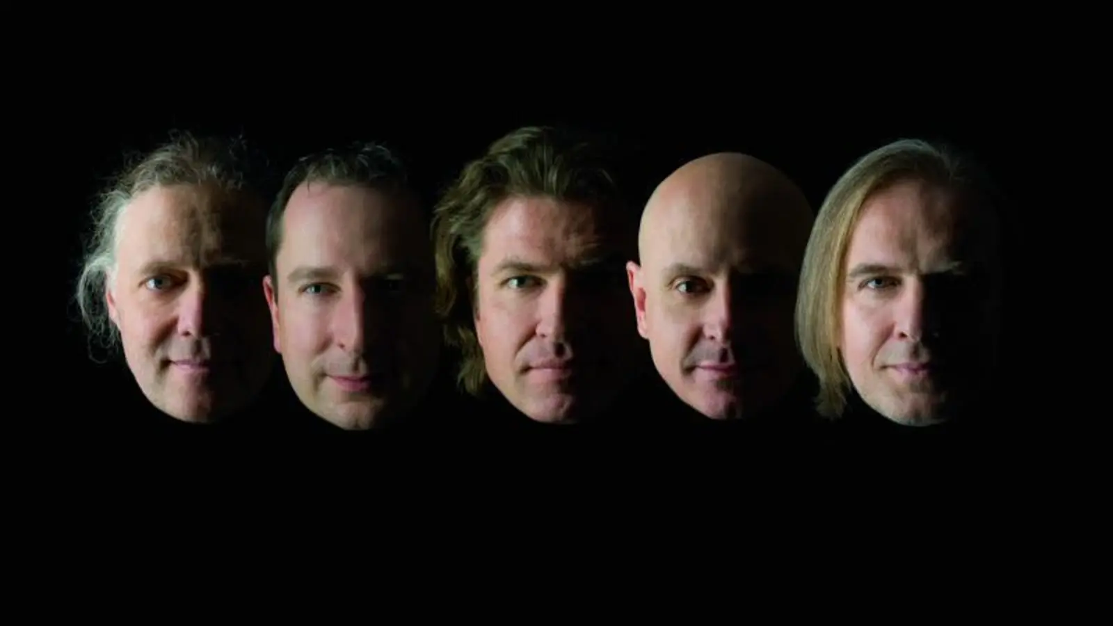 Die Gruppe Terzinfarkt gratuliert: „Das Vokal Total Festival feiert den 20.Geburtstag und Terzinfarkt ist seit 19 Jahren dabei. Das Spectaculum Mundi wird während der zehn Wochen des Festivals zu unserem Wohnzimmer in dem dann die besten A Cappella Gruppen der Welt auftreten. Diese musikalische Inspiration hat unsere Musik maßgeblich beeinflußt und uns eine ungeahnte Weiterentwicklung ermöglicht. Dafür sind wir Romy Schmidt und dem ganzen Team sehr dankbar. Alles Gute für die nächsten 20 Jahre!” (Foto: Vokal Total)