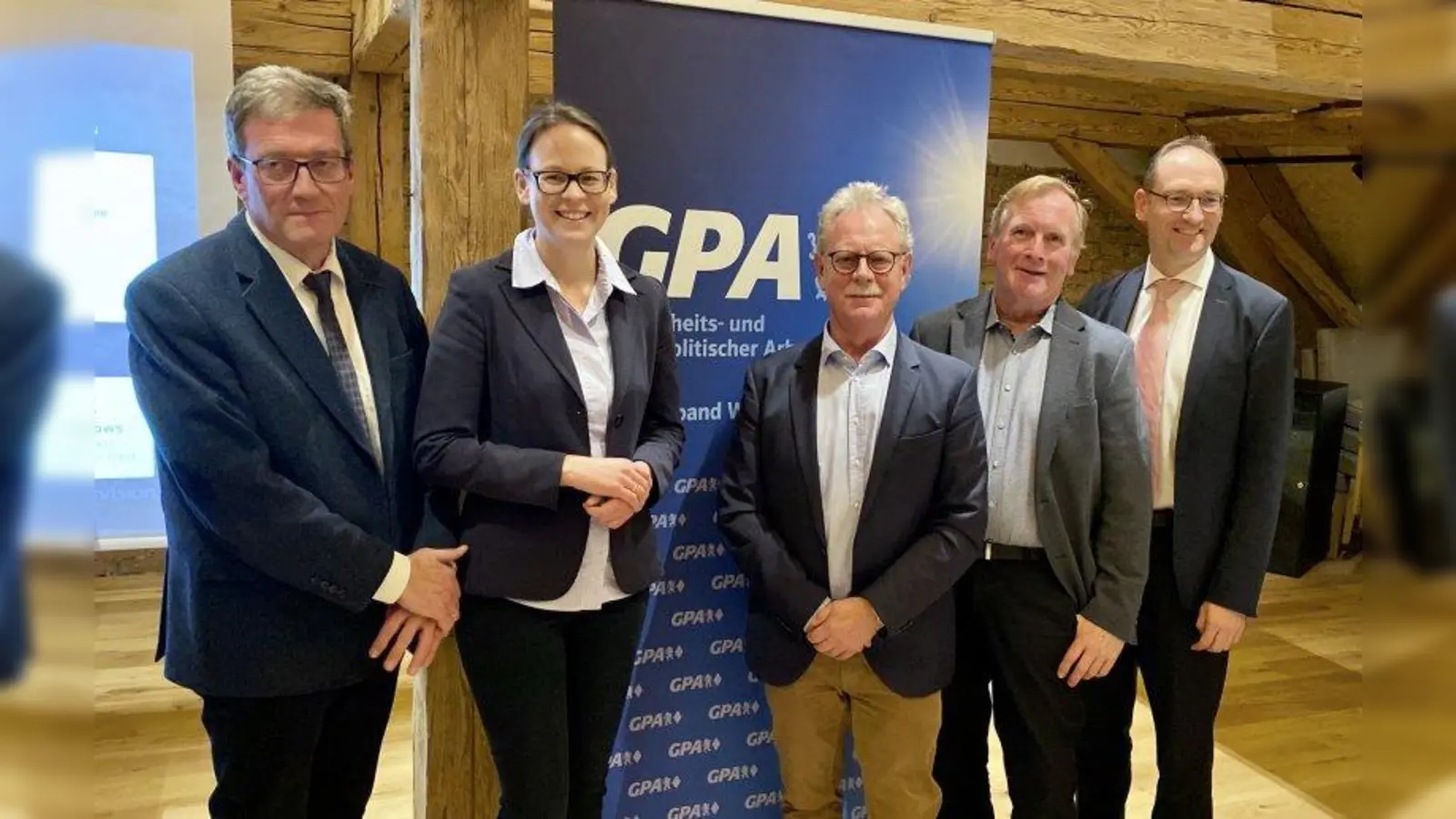 Prof. Dr. Bernhard Liebl, Bezirksrätin Alexandra Bertl, Dr. Karl Breu, Leonhard Schellenberger und der Landtagsabgeordnete Bernhard Seidenath (von links). (Foto: GPA)