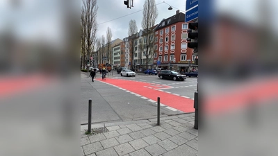 Kreuzung von Lindwurm-/Herzog-Heinrich-Straße mit Fahrradfurt und Linksabbiegespur für den Radverkehr. (Foto: Landeshauptstadt München/KVR)