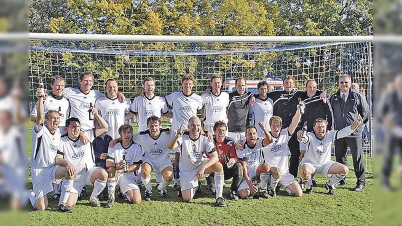 Die siegreichen Senioren A-Fußballer des FC Deisenhofen, die in einem spannenden Spiel den Bayerischen Meistertitel gewonnen haben.   (Foto: Privat)