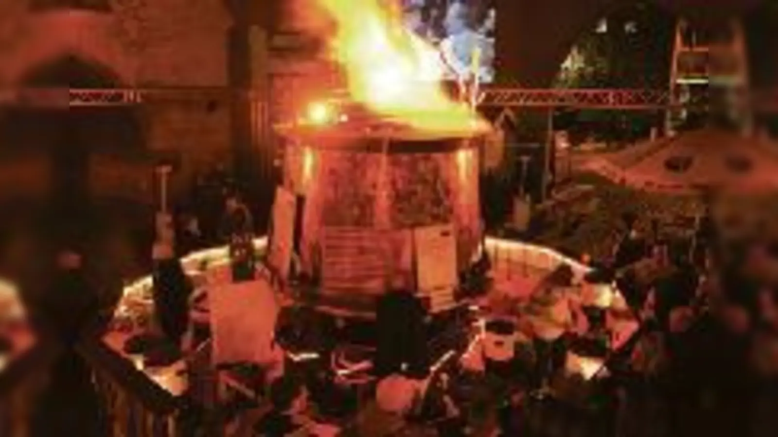 Heiße Diskussion über eine Feuerzangenbowle: Im Bezirksausschuss erhitzten sich die Gemüter über eine mögliche Fehlentscheidung der Stadt.	   (Foto: VA)