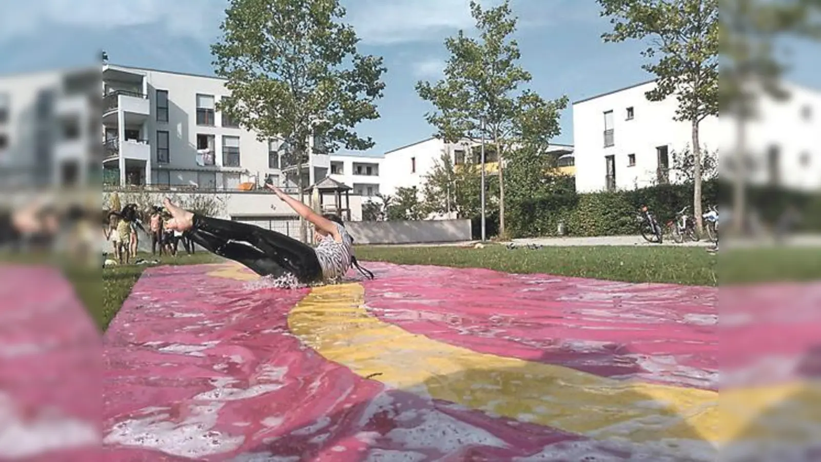 Der Wasserspielbus macht in Messestadt-Riem am Orangen Würfel an der Ruth-Beutler-Straße Halt.	 (Foto: VA)