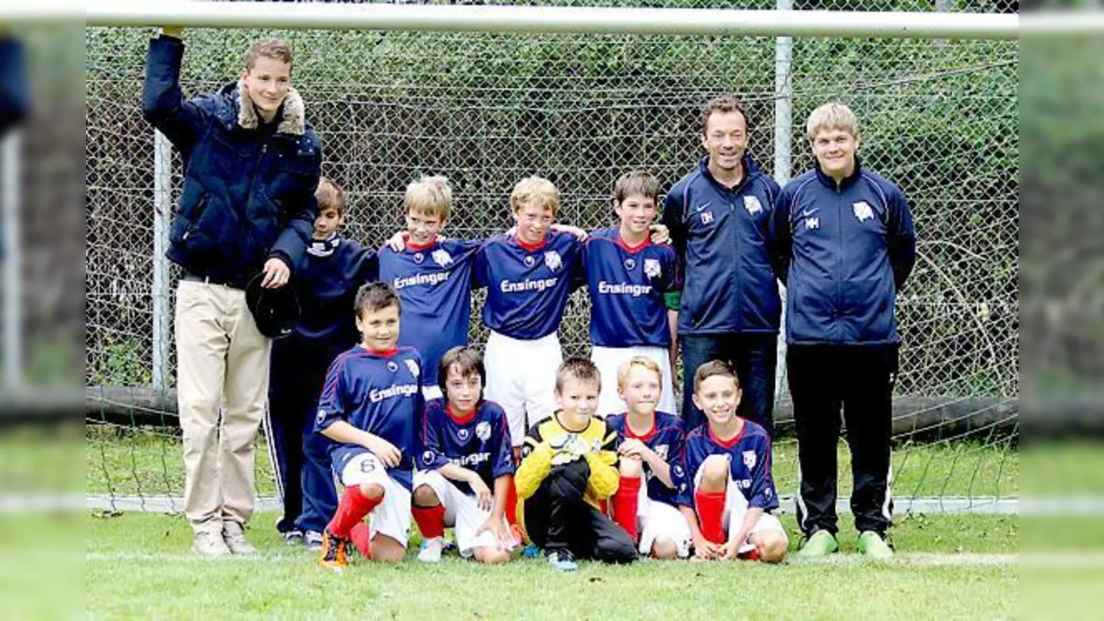 Die E1-Jugend nach ihrem ersten Punktspiel in Waldperlach.  	 (Foto: privat)