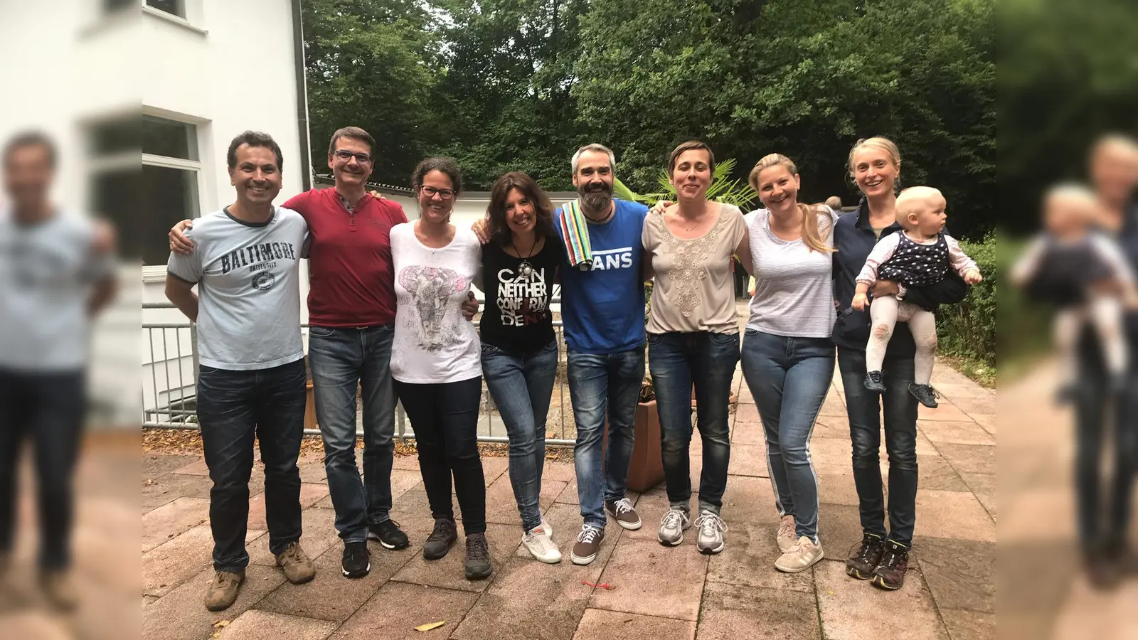 Das glücklich und zufriedene Orga-Team der drei Vereine "Siedlerverein am Perlacher Forst", BI Amisiedlung und Vineyard München e.V. der Aktion "Zammakocht" gegen die Lebensmittelverschwendung. (Foto: VA)