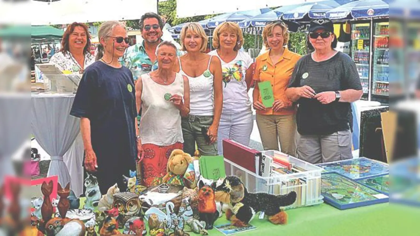 Akmut-Mitglieder im Einsatz: (V. l. n. r.)  Elisabeth Mertz, Jutta-Maria Geyken (1. Vorsitzende), Stefan Barbarino (Schriftführer), Ursula Schaffer, Daniela Mayr (2.  Vorsitzende), Kathrin Fuchs, Christine Rauch und Ute Hirschfeld.	 (Foto: J.M.Geyken)