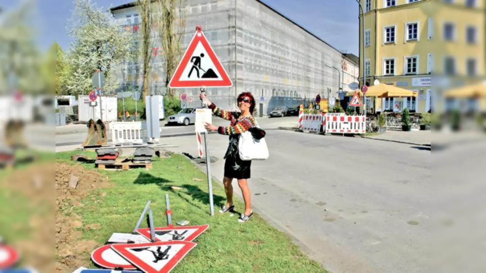 Vorsicht Baustelle! Melly Kieweg, BA 18-Vizevorsitzende und Sprecherin der Initiative »Mehr Platz zum Leben«, freut sich, dass es endlich losgeht. 	 (Foto: Hettich)