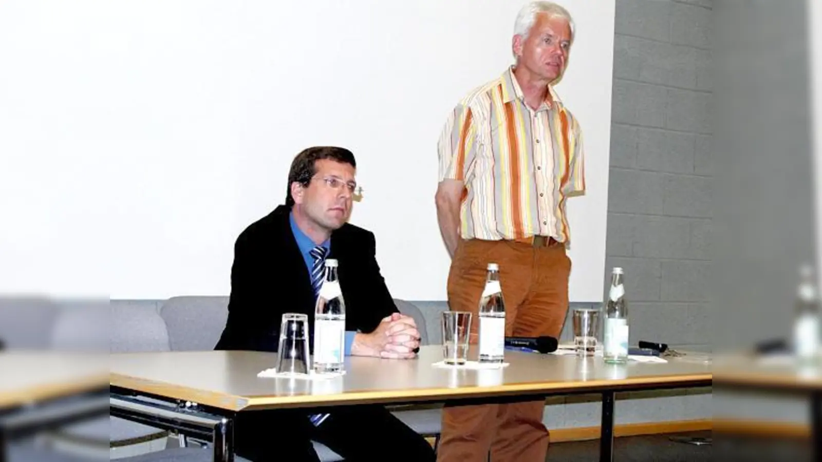 Torsten Blaschke (li.) von B.A.U.M. Consult und Norbert Neugebauer, Chef des Landratsbüros im Landkreis Ebersberg, stellten sich den Fragen.	 (Foto: cs)