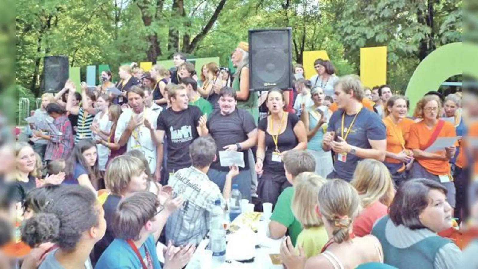 Zum Abschied sangen die Betreuer der 15. Spielstadt »Mini-München« für ihre kleinen Gäste »Das ist Mini-München«.	 (Foto: qs)