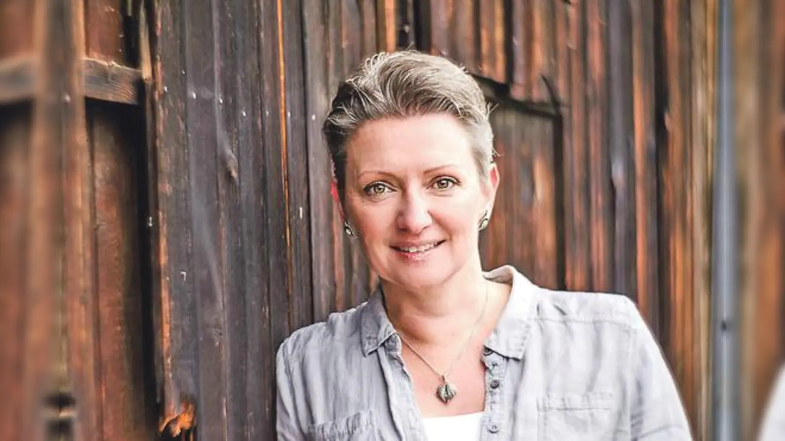 Die schreibende Polizeihauptkomissarin Manuela Obermeier präsentiert ihren zweiten Krimi.	 (Foto: © Anette Göttlicher)