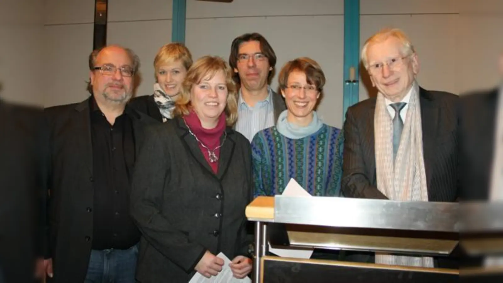 Von links nach rechts: Bernhard Götz, Pfarrer der ev. Olympiakirche, Mona Bergmann, die SPD-Landtagsabgeordnete Ruth Waldmann, Till von Feilitzsch, die EIG-Vorsitzende Manuela Feese-Zolotnitski und Alfred Hummel-Haslauer, Vorsitzender des BA 11.  (F: js)