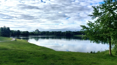 Am Heimstettener See kam es zu einem Badeunfall, bei dem zwei Mädchen zumindest schwer verletzt worden sind. (Archivbild: bas)