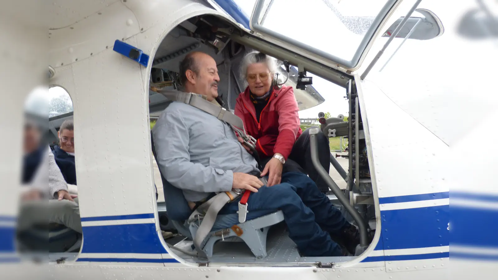 Gut gesichert ging es im kleinen Sportflieger in die Lüfte. (Foto: FSG)