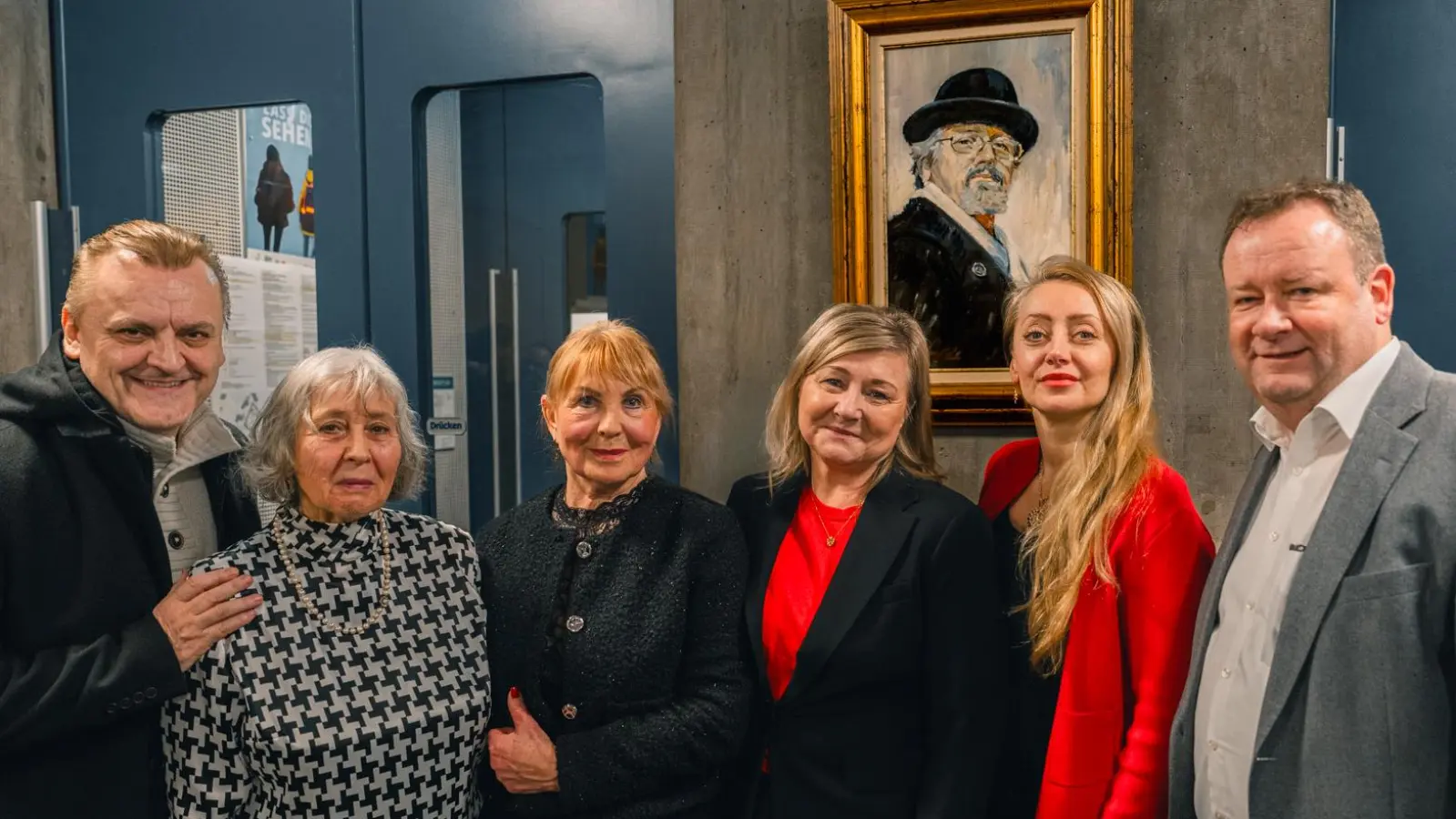 Freuten sich über die Ausstellungseröffnung (v.l.): Lubomir Miskolci (Konsul SR am Generalkonsulat der Slowakischen Republik München), Viera Horch (1. Vorsitzende slowakisch-deutscher Kulturklub München), Janka Mraz (Frau des Künstlers), Zuzana Miskolciová (Konsulin SR am Generalkonsulat der Slowakischen Republik München), Frau Durovcikova und Bürgermeister Peter Köstler. (Foto: Gemeinde Gräfelfing/Tim Sickinger)