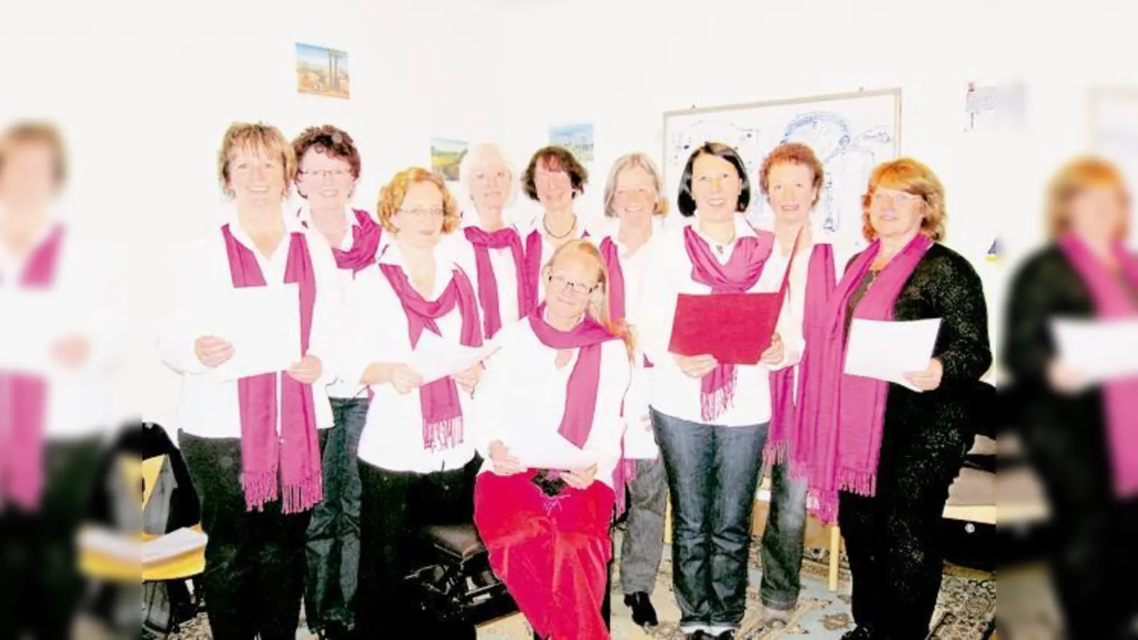 Chorleiterin Joy C. Green und ihre Damen von den »Pink Voices«  ein Frauenchor von Brustkrebs München e.V.   suchen Mitsängerinnen.  (Foto: Woschée)