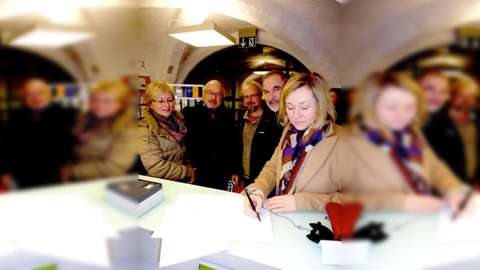 Einige Angehörige des Bündnisses zum Volksbegehren im Ebersberger Rathaus.	 (Foto: privat)