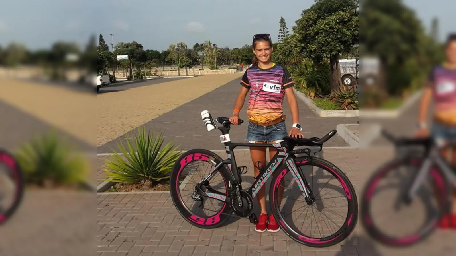 Als Triathletin kommt Daniela Kleiser aus Grünwald in der ganzen Welt herum. Dort sammelt sie fleißig Titel für ihre Erfolge ein.  (Foto: Privat)