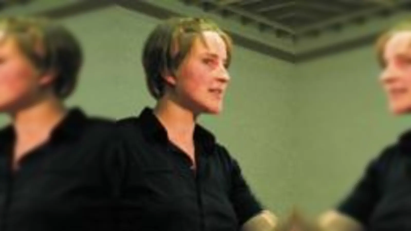 Rote Backen vorprogrammiert: Ernste Buben und erhitzte Mädchen diskutieren allwöchentlich im Münchner Debattierclub über Gott und die Welt. 	 (Foto: dgro)