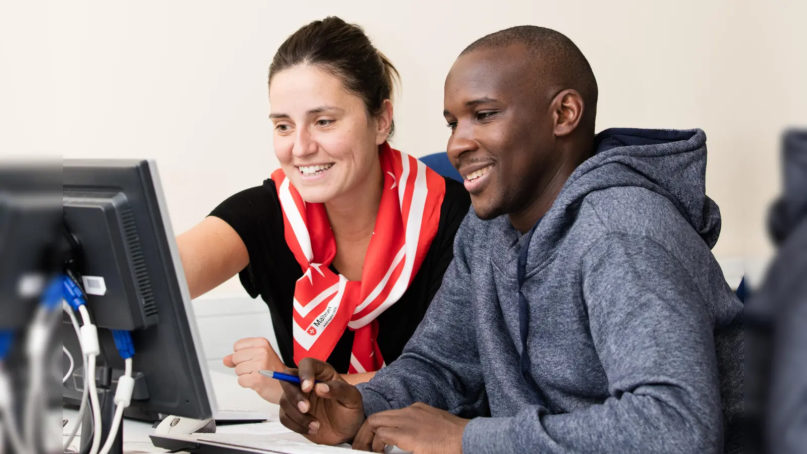 Gemeinsam wird eine passende Arbeits- oder Ausbildungsstelle gesucht.<br><br> (Foto: Stefanie von Waldstein, Malteser)