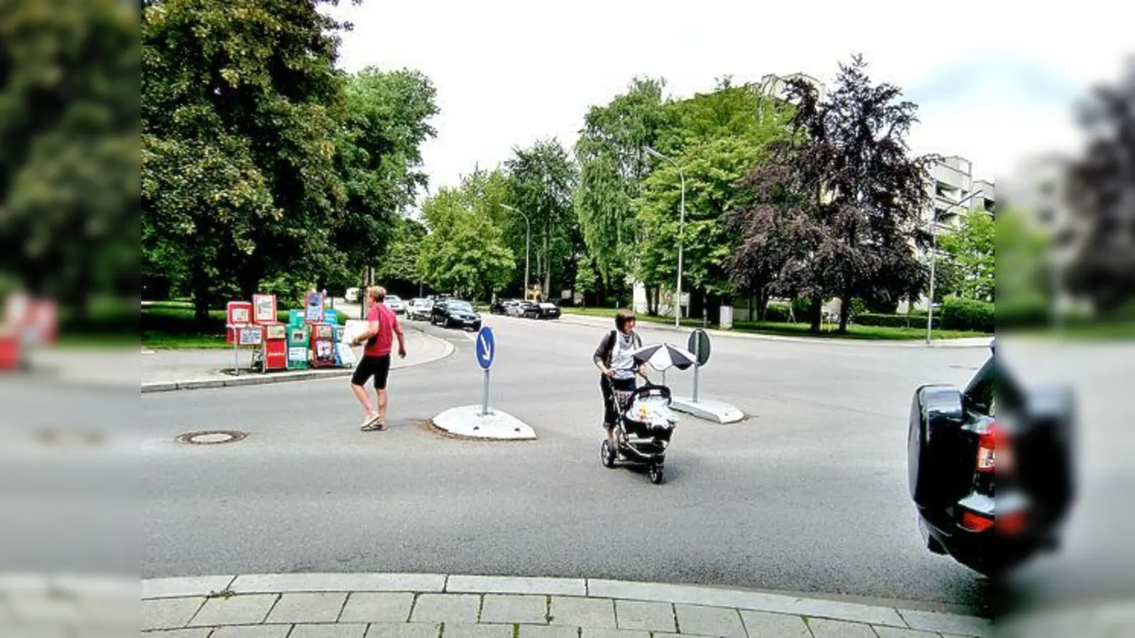 Noch sind an der Kreuzung Robert-Heger-/Meistersingerstraße in Englschalking provisorische Querungshilfen eingerichtet. 	 (Foto: ikb)