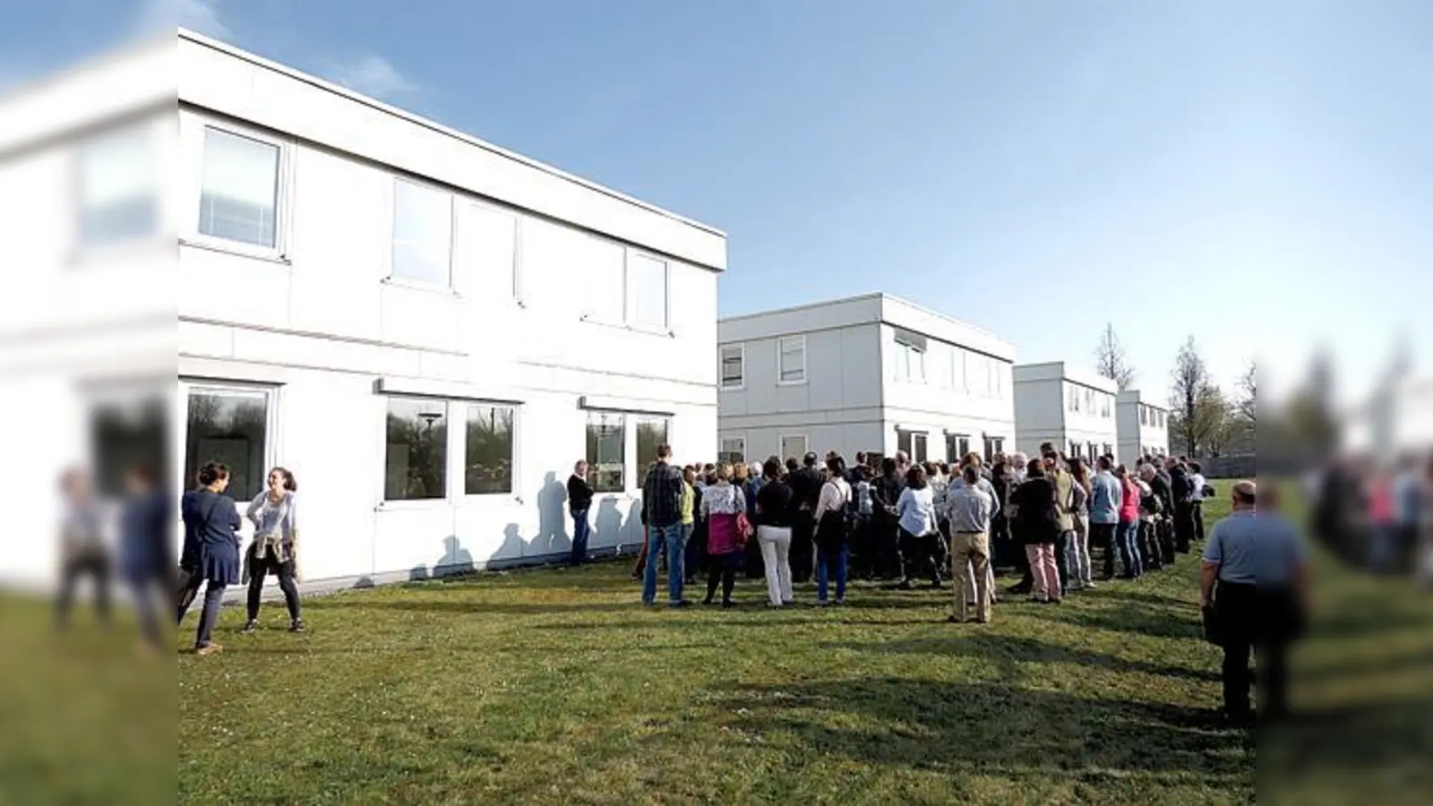 In die ehemaligen Bürocontainer am Business Campus in Unterschleißheim sind schon die ersten Asylbewerber eingezogen. 	 (Foto: Landratsamt München)