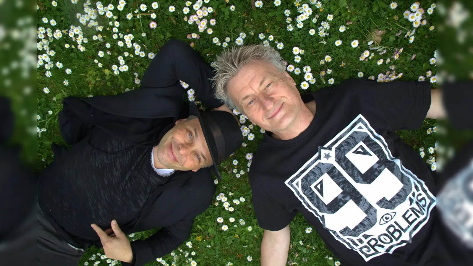 Jaromir Konecny (rechts) und Frank Klötgen sind die Gastgeber des neuen Formats „Poetry &amp; Parade”. (Foto: Helena Gruschka)