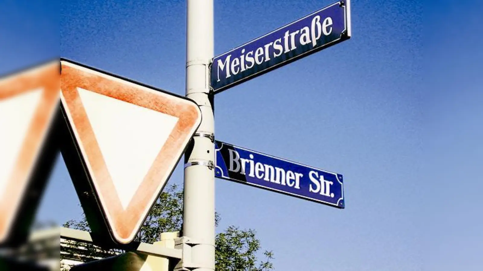 Wegen einer noch laufenden Klage des Meiser-Enkels trägt die Straße trotz Stadtratsbeschluss bis heute ihren angestammten Namen.	 (Foto: js)