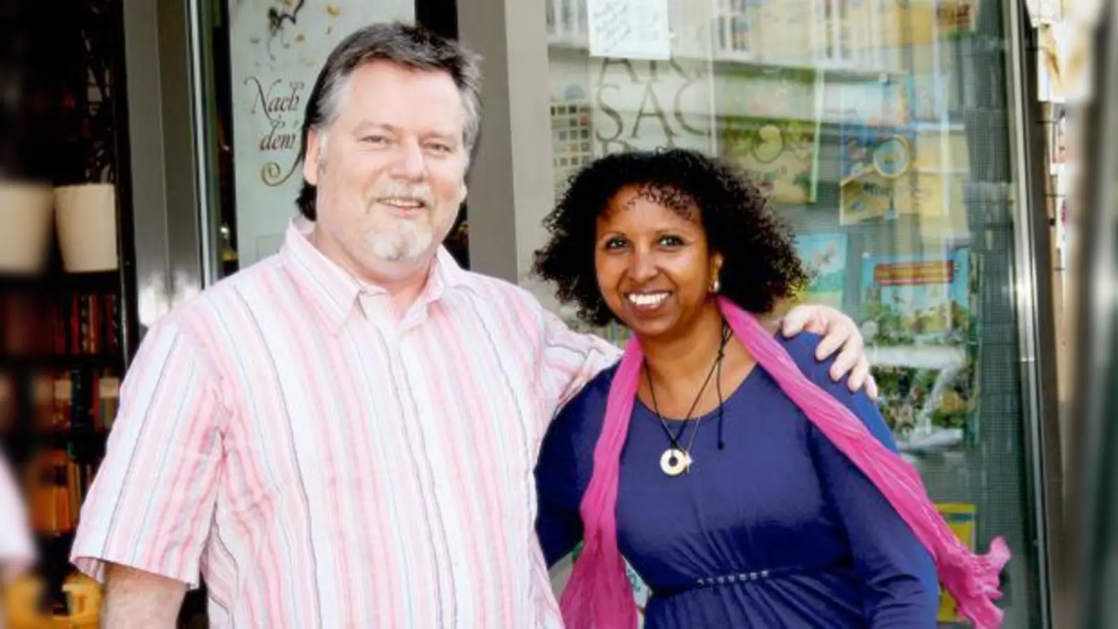 Ein gutes Team im Kampf gegen Armut und Mädchenbeschneidung in Burkina Faso: Walter und Fadumo Korn, die jetzt vom Bund geehrt wird.	 (Foto: js)