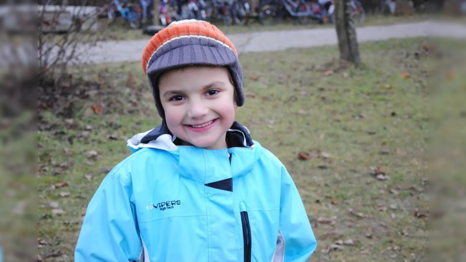 Janik Pühra, 6 Jahre, Westkreuz:<br><br>Basteln macht mir nicht so viel Spaß. Für meine Oma kaufe ich mit der Mama zusammen einen Glücksengel, den ich der Oma dann an Weihnachten schenken darf. (Foto: Eva Schraft)