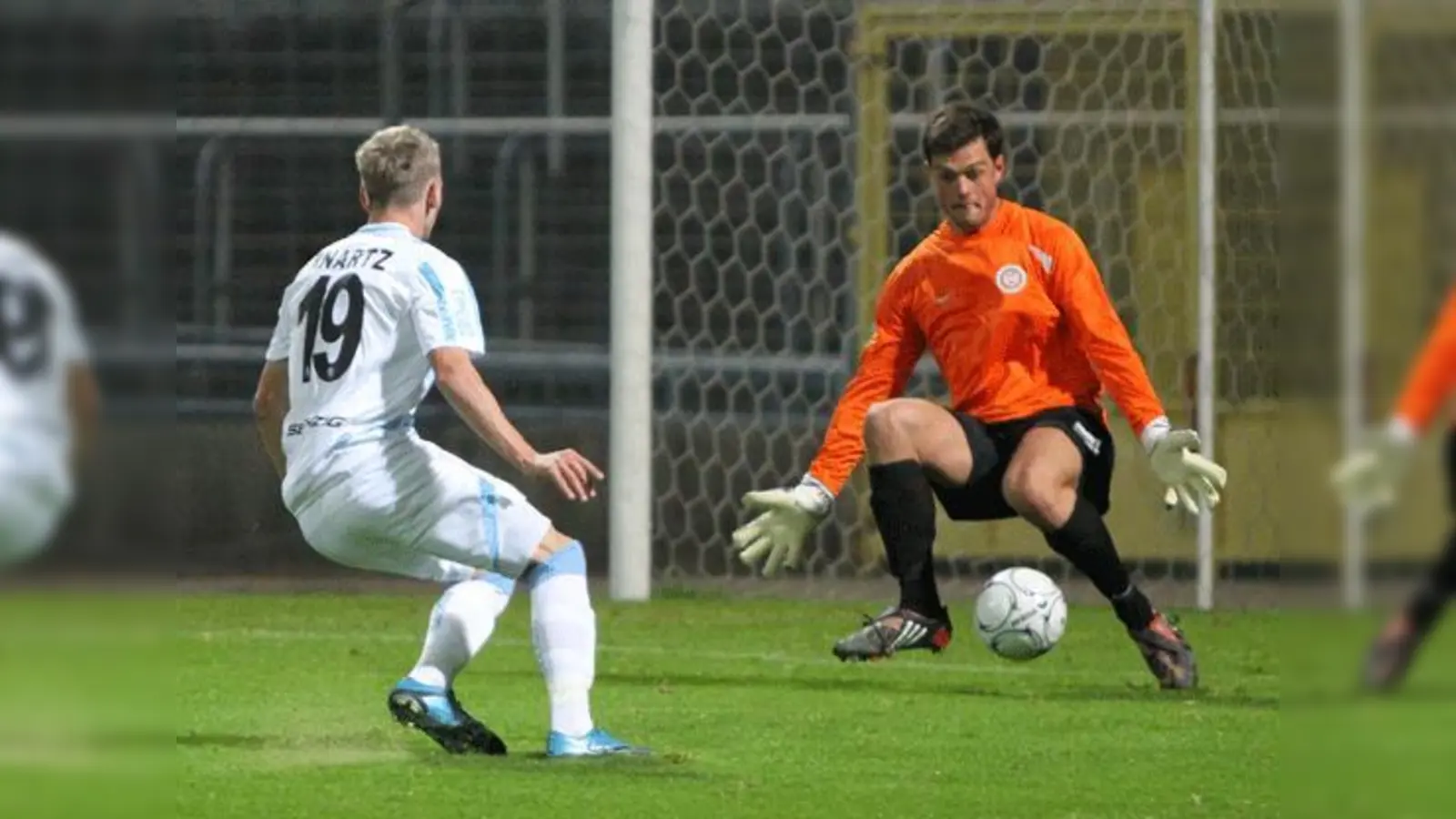 Holger Knartz trifft in der 76. Minute zum 2:1 für Giesing.  (Foto: Anne Wild)