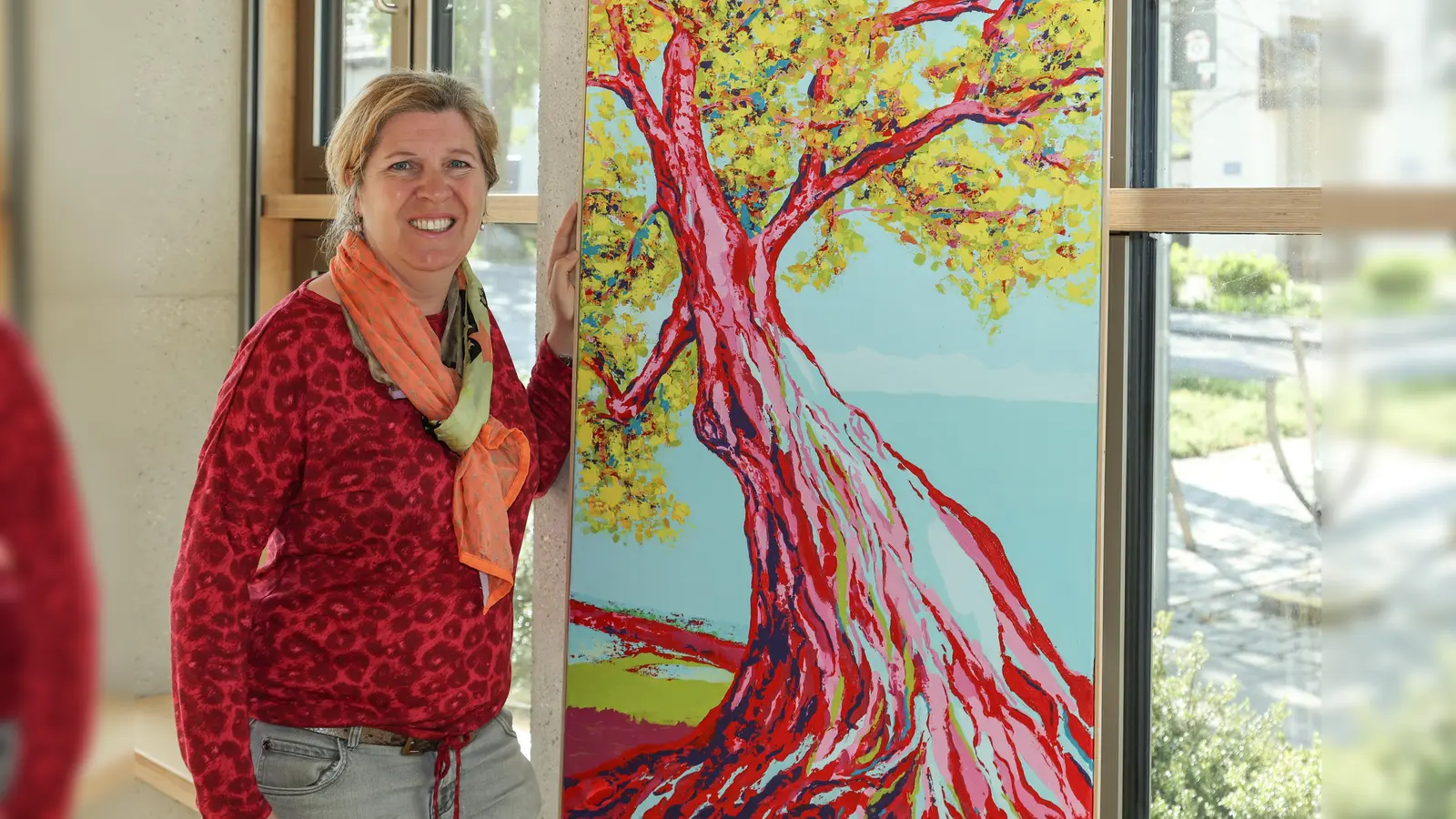 Bei Carola Wemmers-Boddenberg kann ein Baum schon mal pinkfarben sein. (Foto: Gemeinde Herrsching)