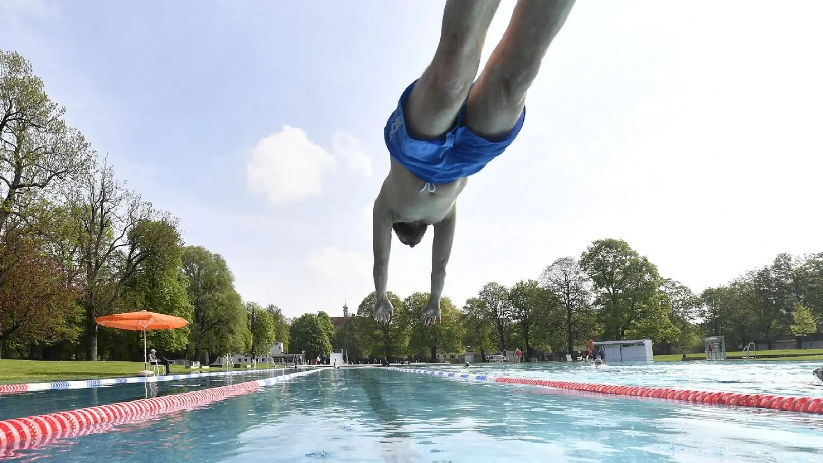 Die Freibad-Saison wurde jetzt im Schyrenbad eröffnet. Ab dem 15. Mai kommen weitere Freibäder im Großraum München dazu. (Foto: Marcus Schlaf/SWM)