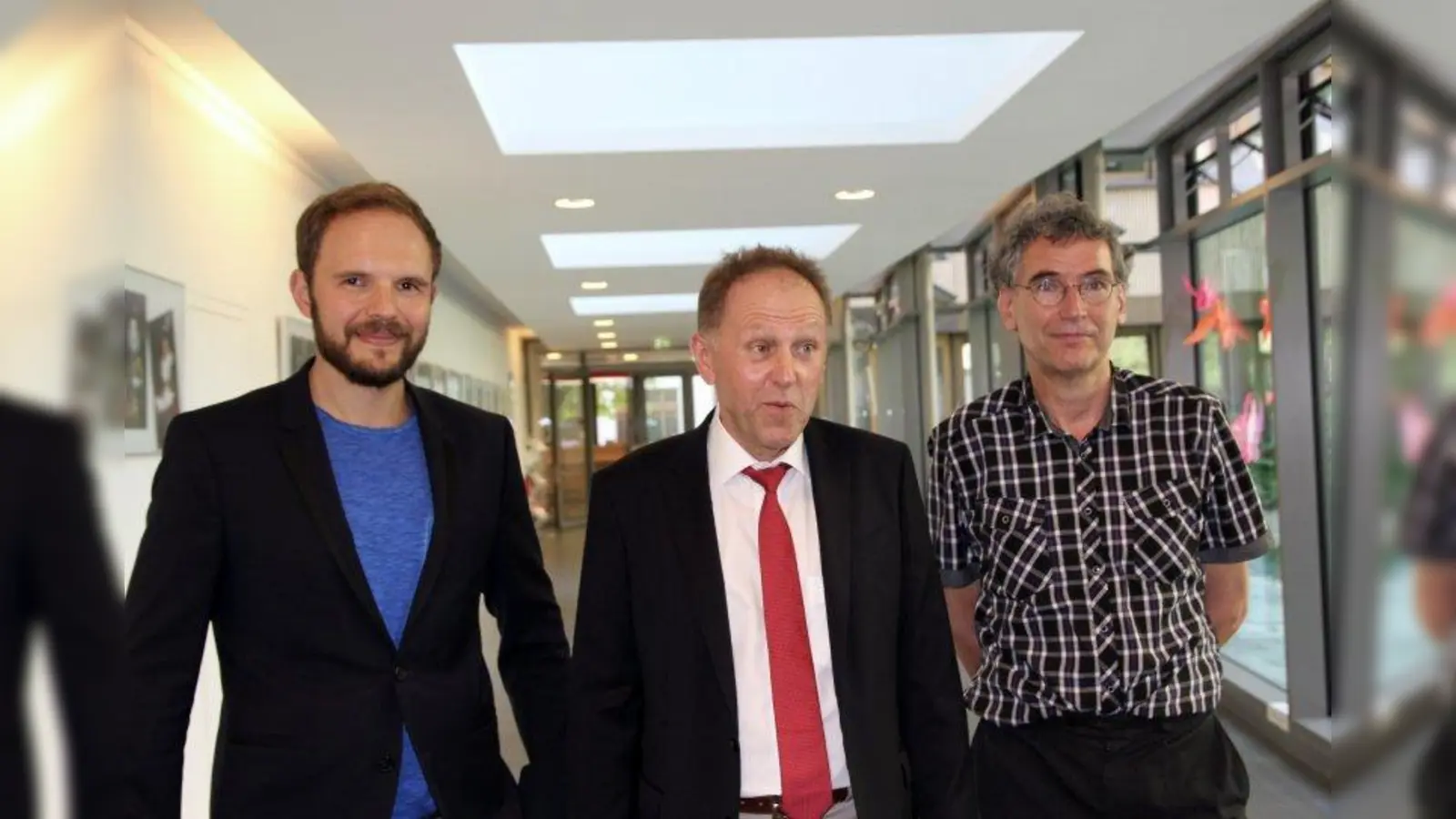 Sie stellten die Messergebnisse vor (v.l.): Eduard Arndt vom Referat für Bildung und Sport, Rudolf Fuchs vom Referat für Gesundheit und Umwelt und Hubert Maiwald, Umweltmediziner am Referat für Gesundheit und Umwelt. (Foto: us)