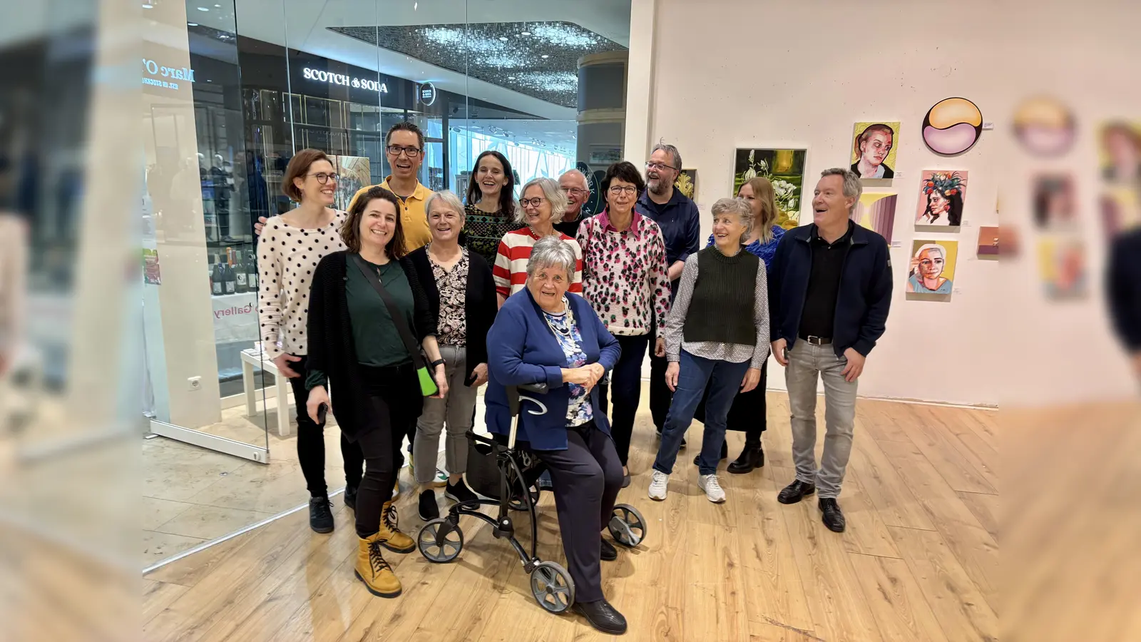 Vernissage im Pop-Up-Store des KünstlerSpectrums. Die Ausstellung ist bis zum 23. April zu sehen. (Foto: Ulrike Seiffert)