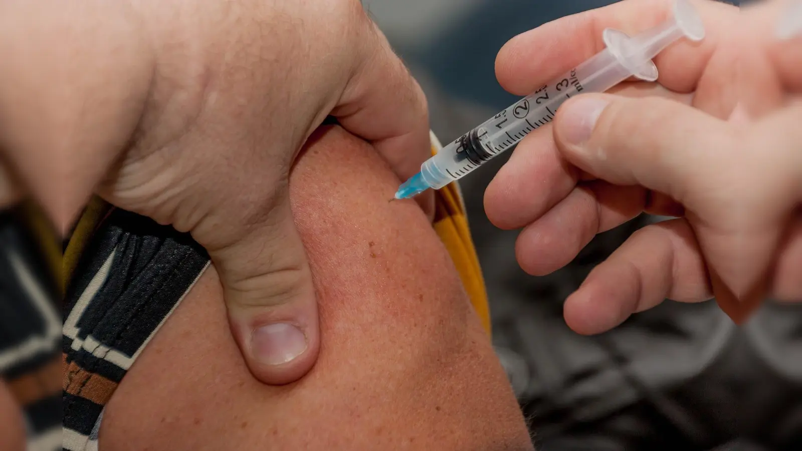 Derzeit heißt es deshalb in der Regel mit der dritten Impfung abwarten, bis die sechs Monate seit der Zweitimpfung vollständig vorüber sind.  (Foto: huntlh, CC0)